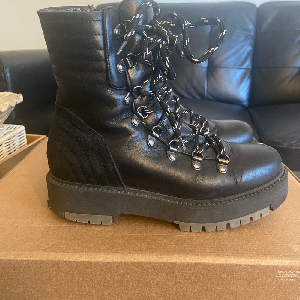 Premium italian leather boots, laces front with side zip, great condition!